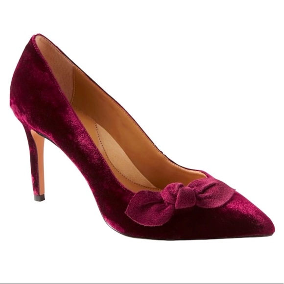 Banana Republic Shoes - HOST PICK Banana Republic Madison 12 Hour Pointed toe burgundy Velvet Bow Pump 6